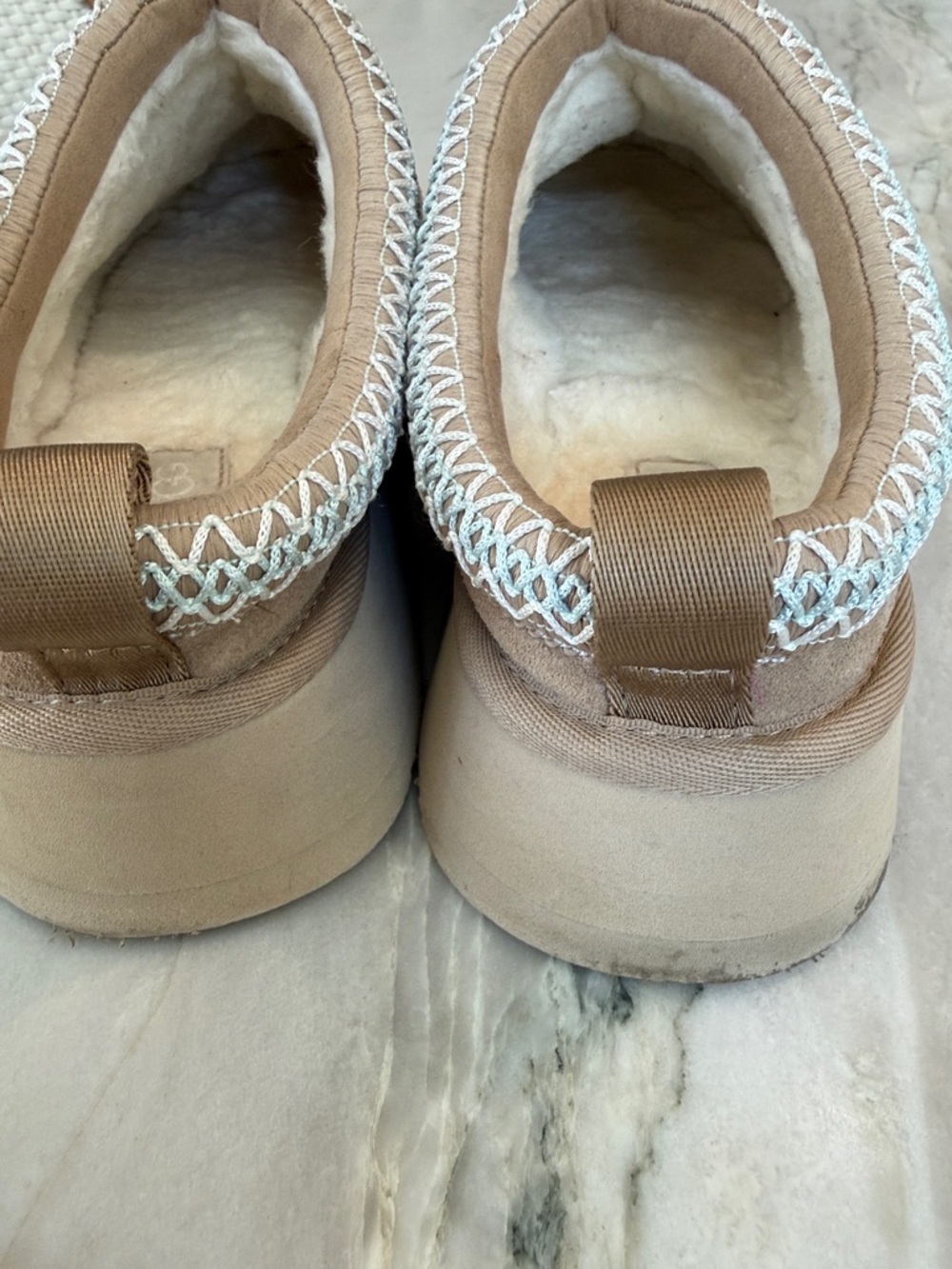 UGG Women's Tazz Sand Suede Plush-Lined Platform Clog Mules Size 7 - Picture 5 of 5